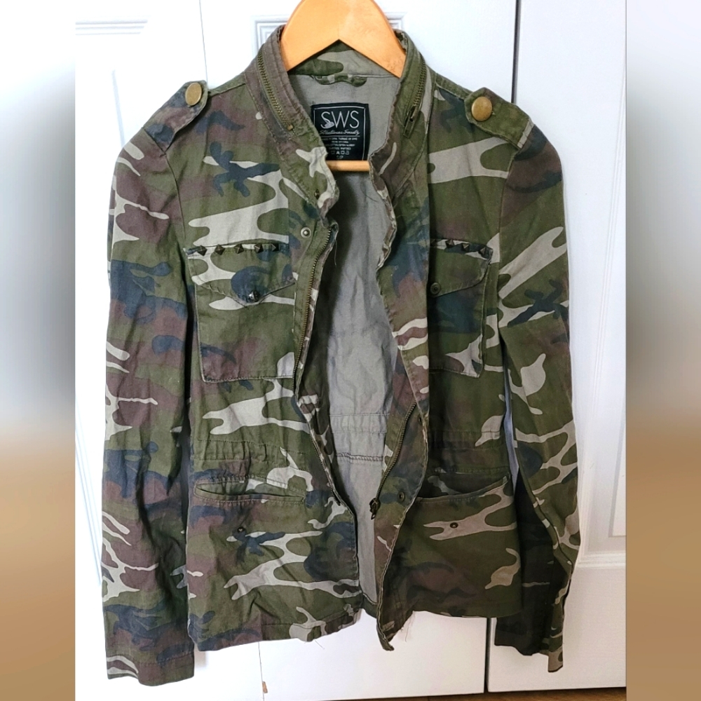 3 for $15 Camo pattern jacket. Size small
